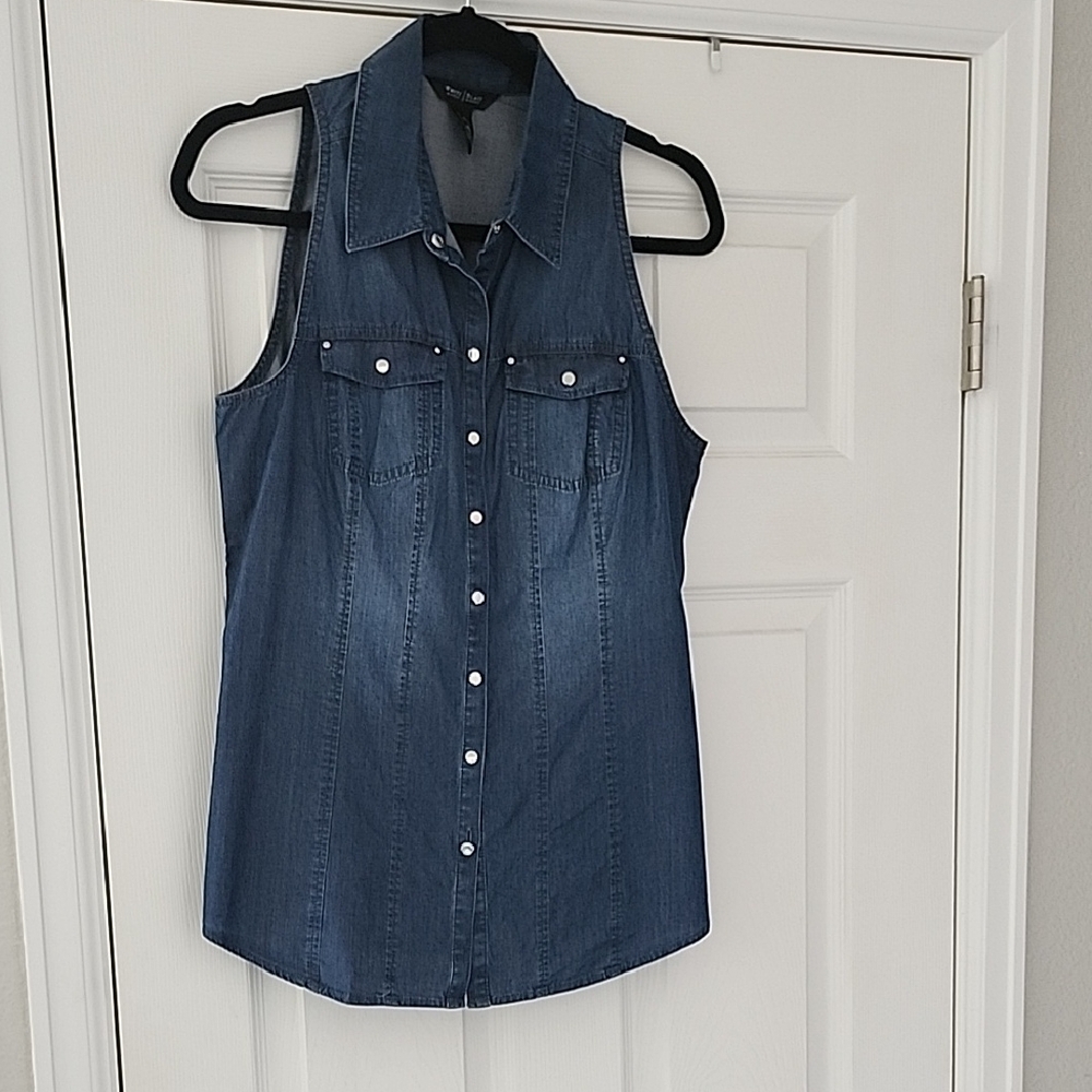 White House Black Market Sleeveless Blue Button-Down Shirt